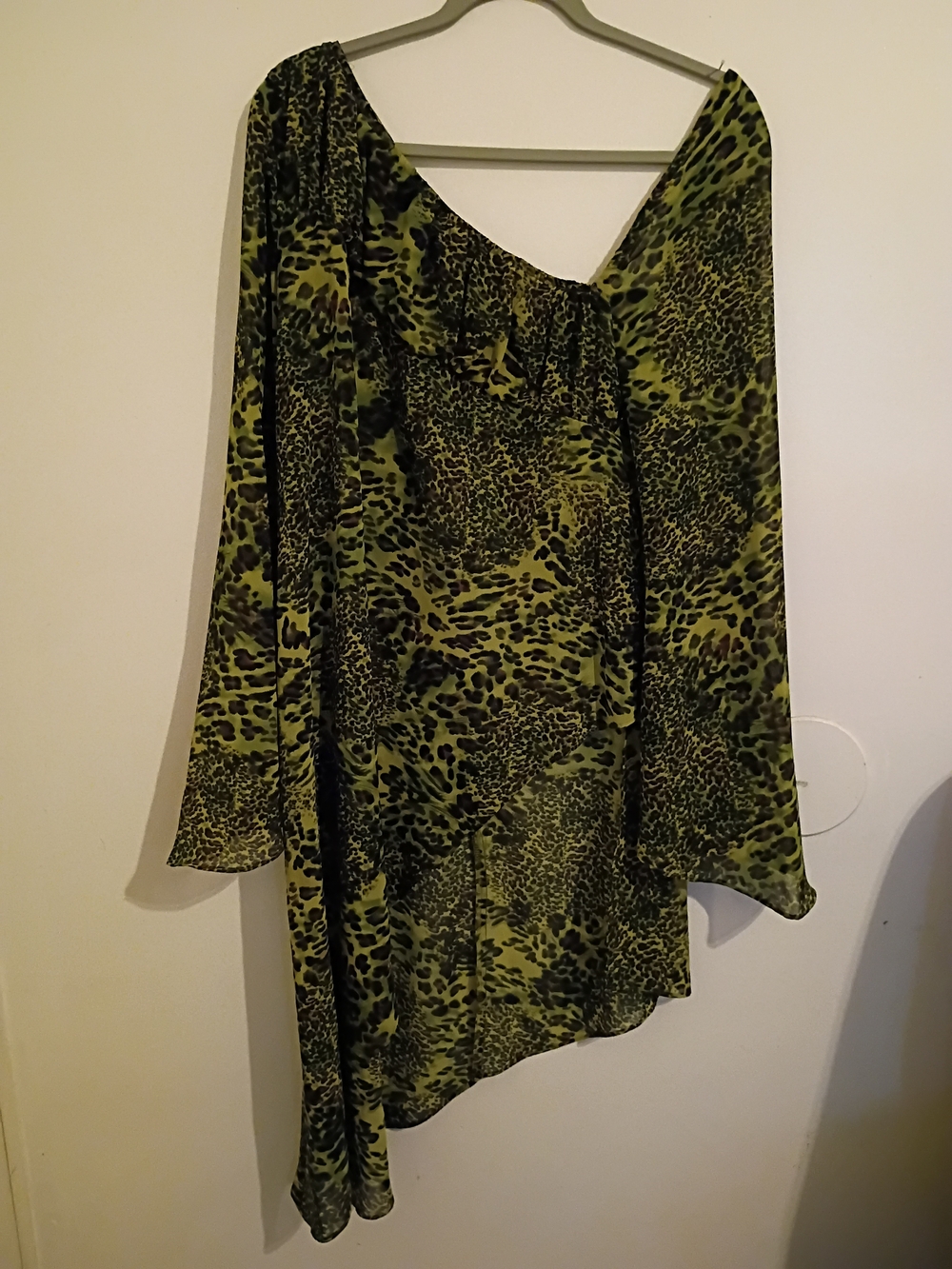 VTG Essence By Mail Women's  Green Animal Print Tunic Sz 8